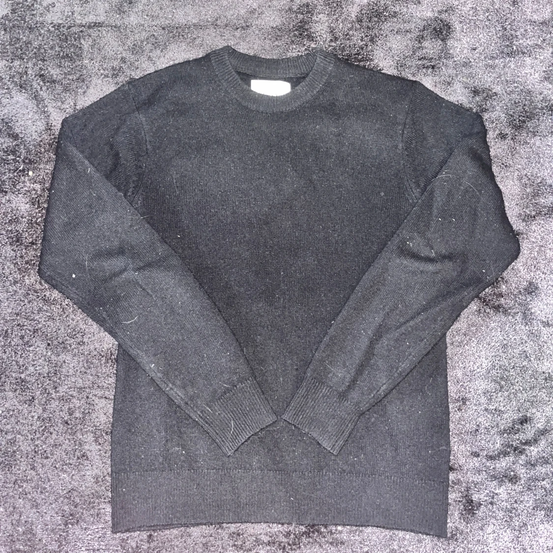 Svart merinoull tröja med rund hals