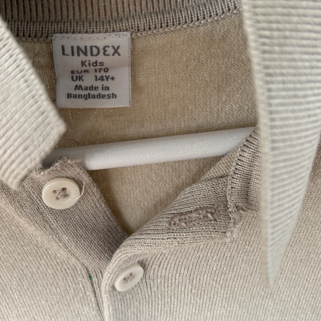 Beige kortärmad t-shirt från Lindex 170 - 2