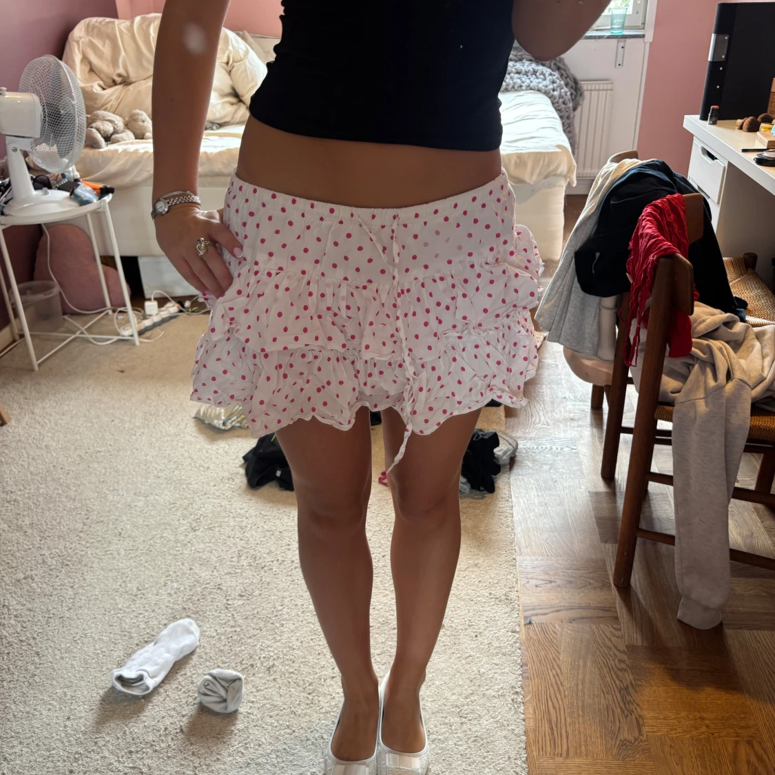 Vit volangkjol med rosa prickar - 1