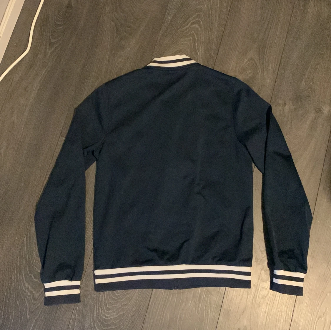 Marinblå bomberjacka från Lacoste Sport - 1