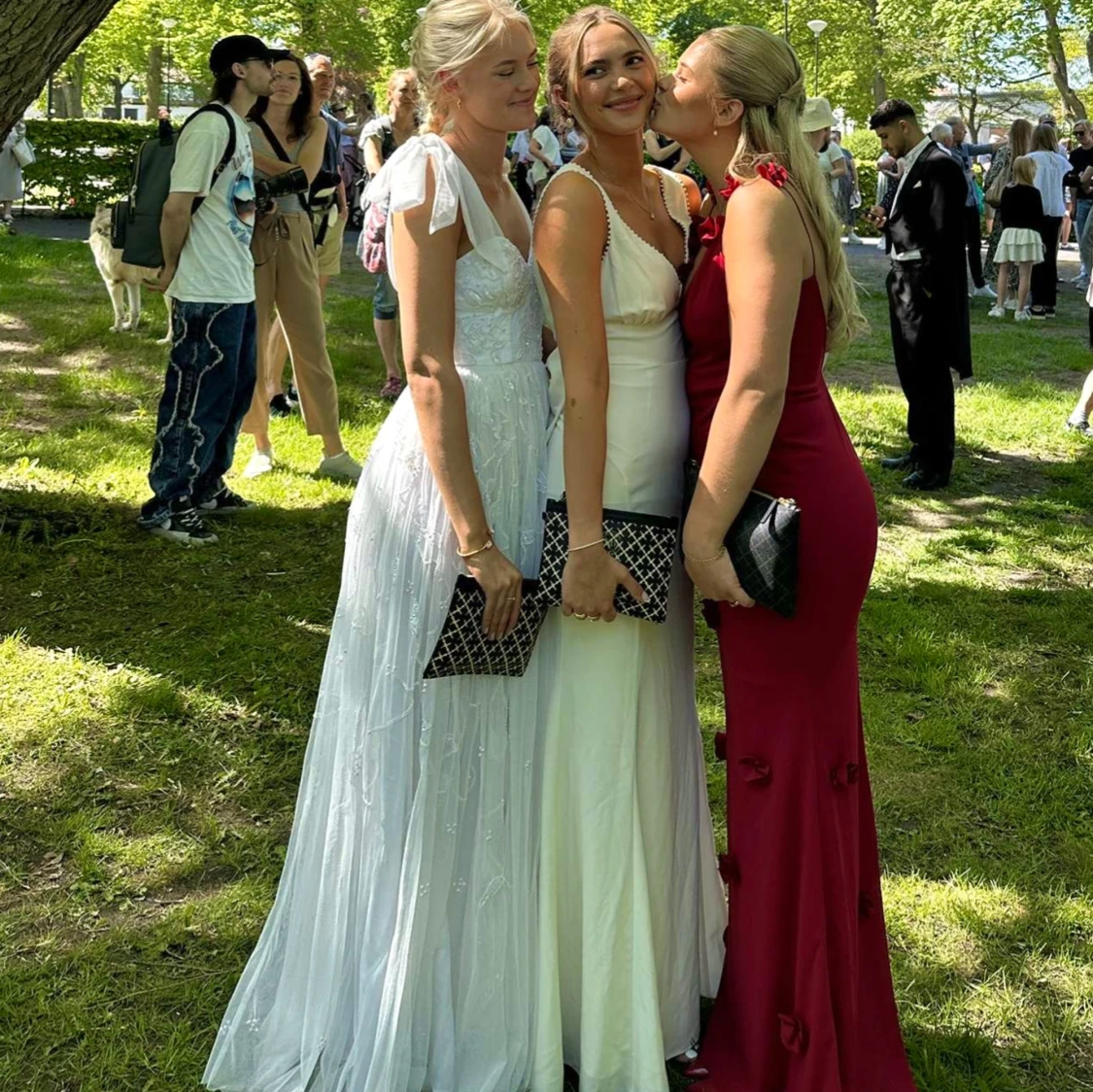 Vit klänning med spetsdetaljer