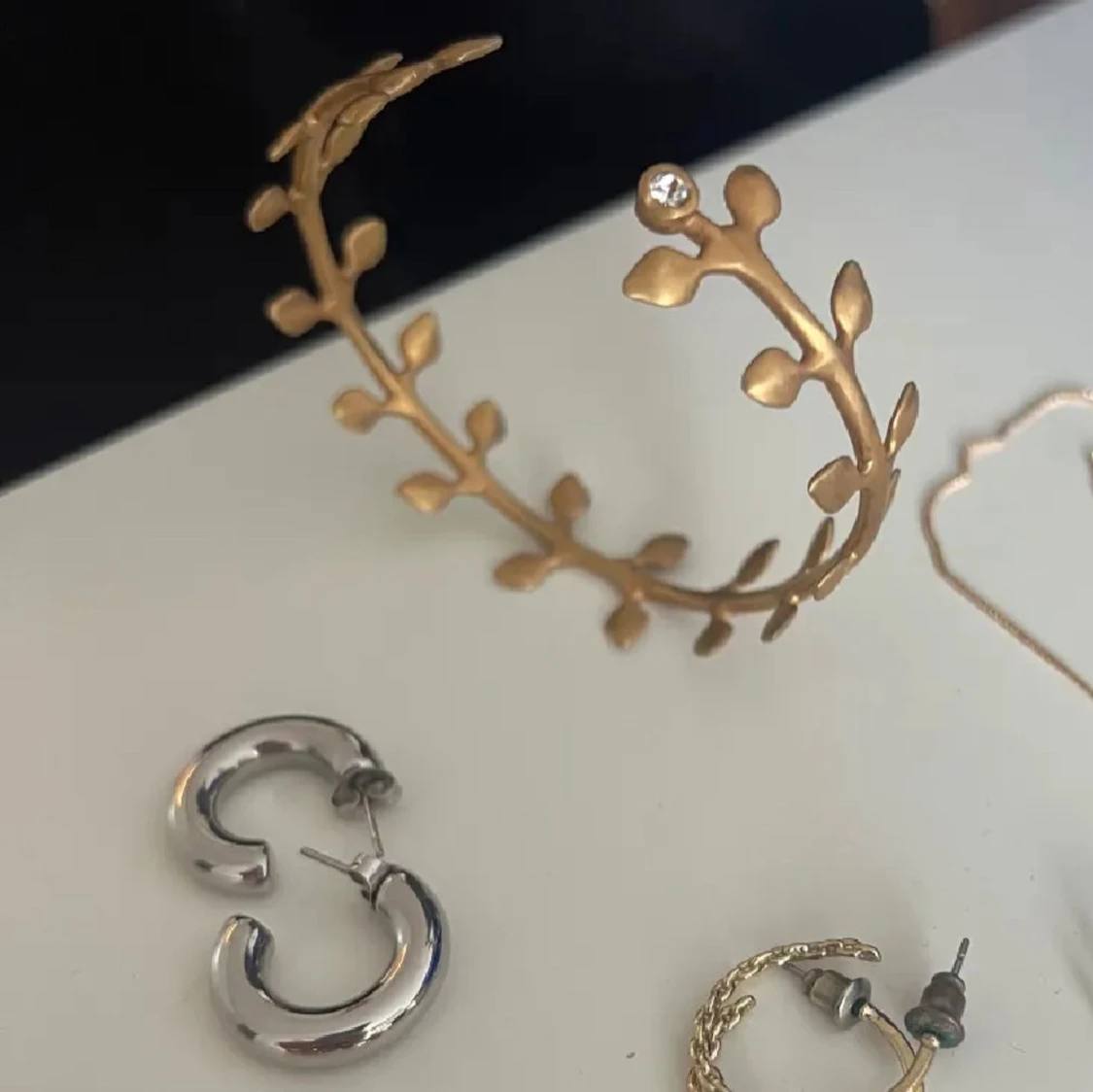 Guldarmband & silverörhängen