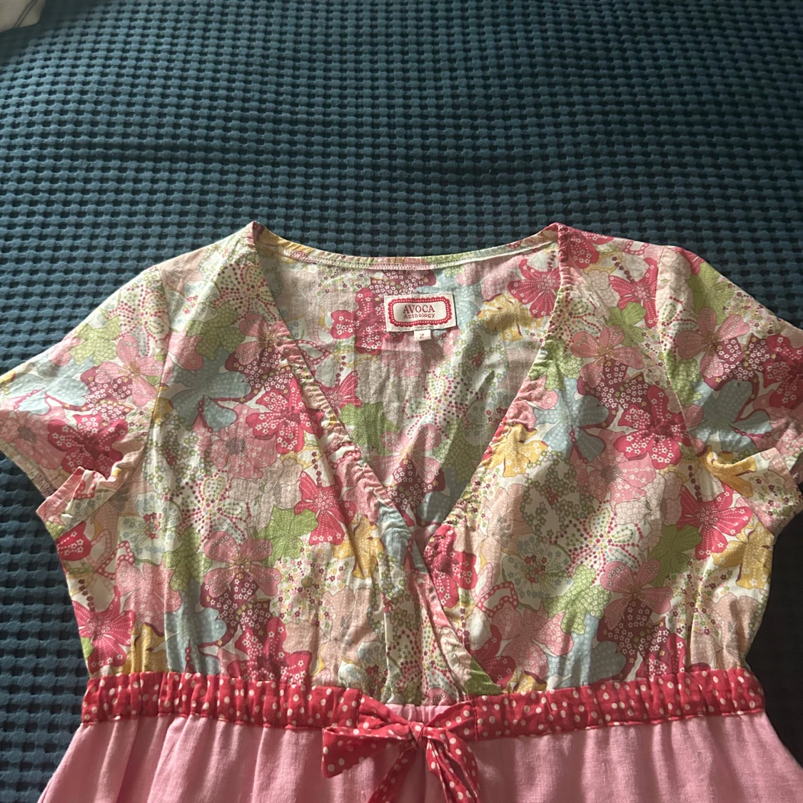 Blommig rosa kortklänning från Avoca - 2