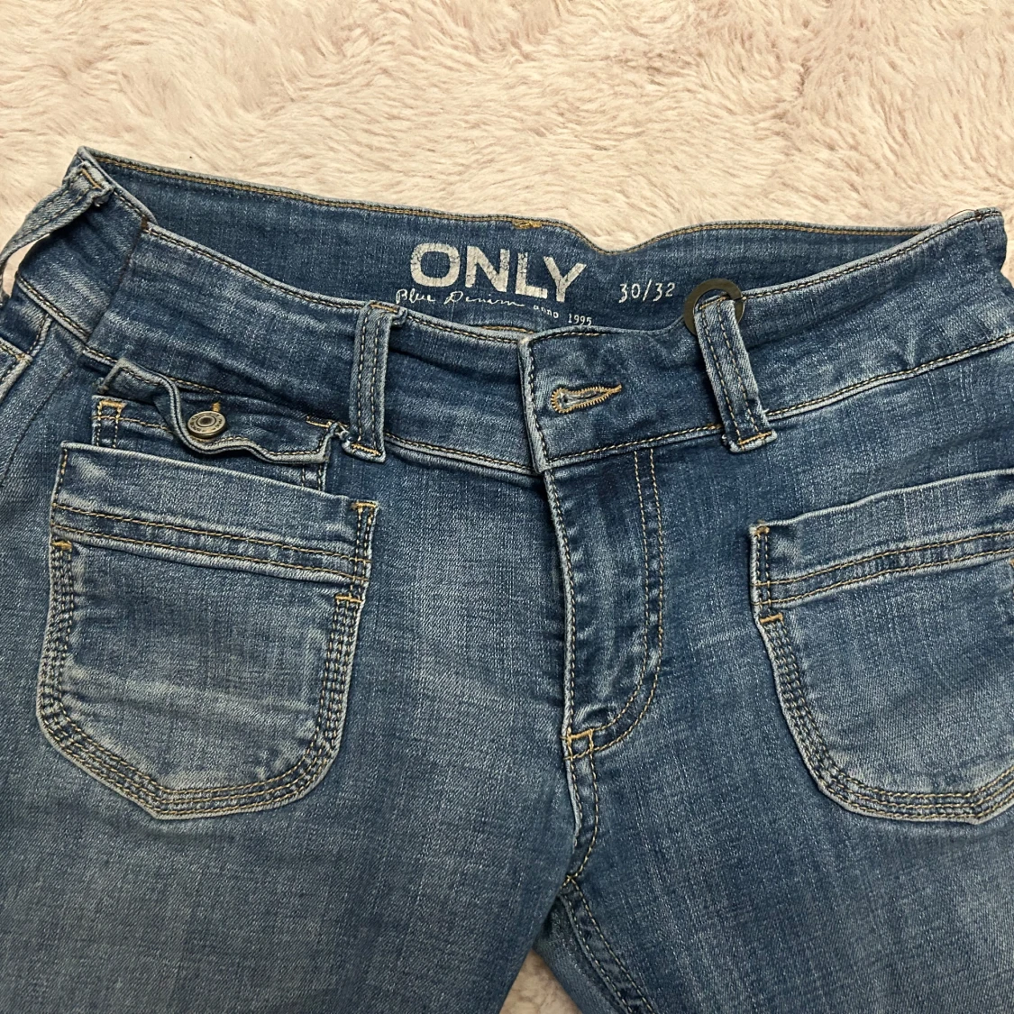 Blå bootcut jeans från ONLY, 30/32 - 2