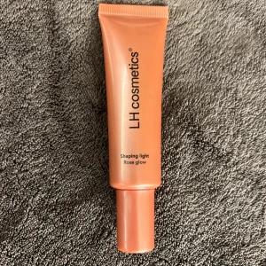 highlighter/blush LH cosmetics  - aldrig använt bara prövat🩷