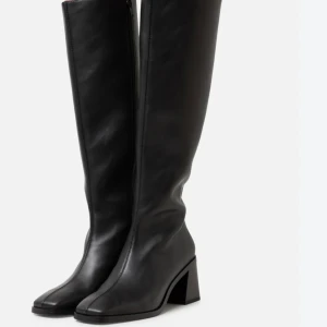  Svarta stövlar från H&M -  Svarta höst stövlar från H&M med klack