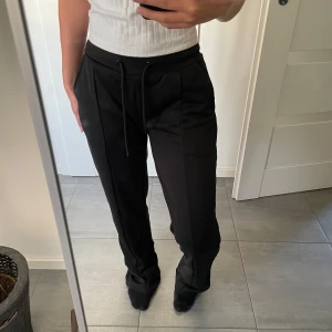 Mysiga mjukisbyxor - Aldrig använd, jag har bara testat den då jag inte hann göra en retur. Köpt för 259kr