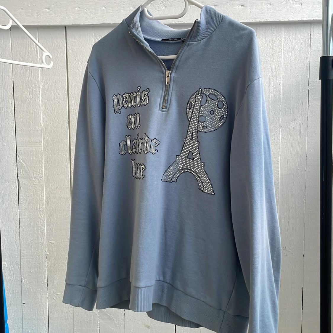 Ljusblå hoodie med dragkedja och Paris-tryck - 1