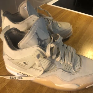 Off White ”Sail” & Black Cat (JORDAN 4)  - Off White ”Sail” & Black Cat (JORDAN 4) Båda storl 42, Rep