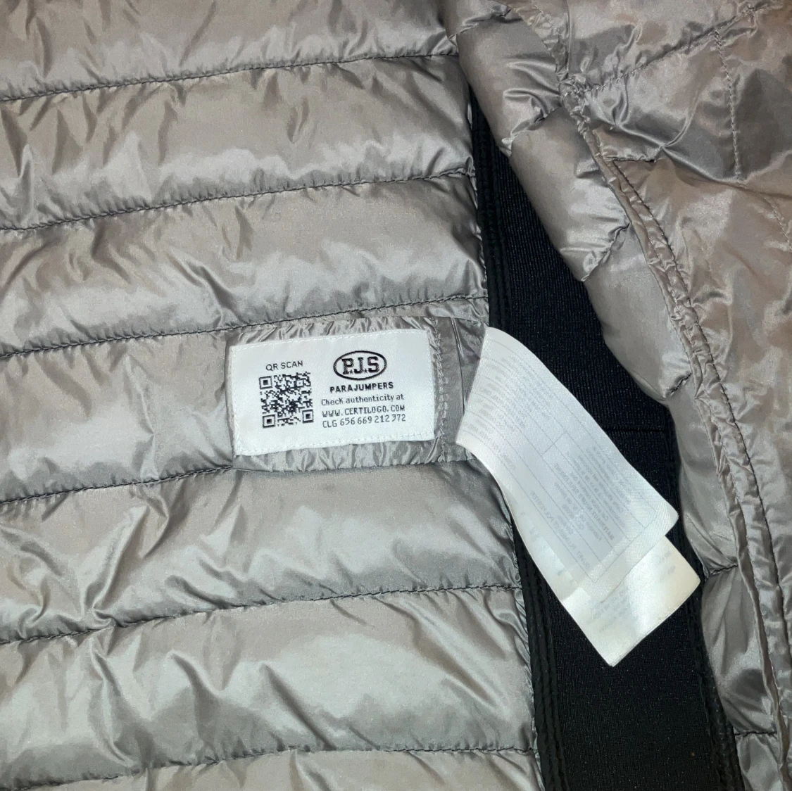 Svart dunväst från Parajumpers - 2