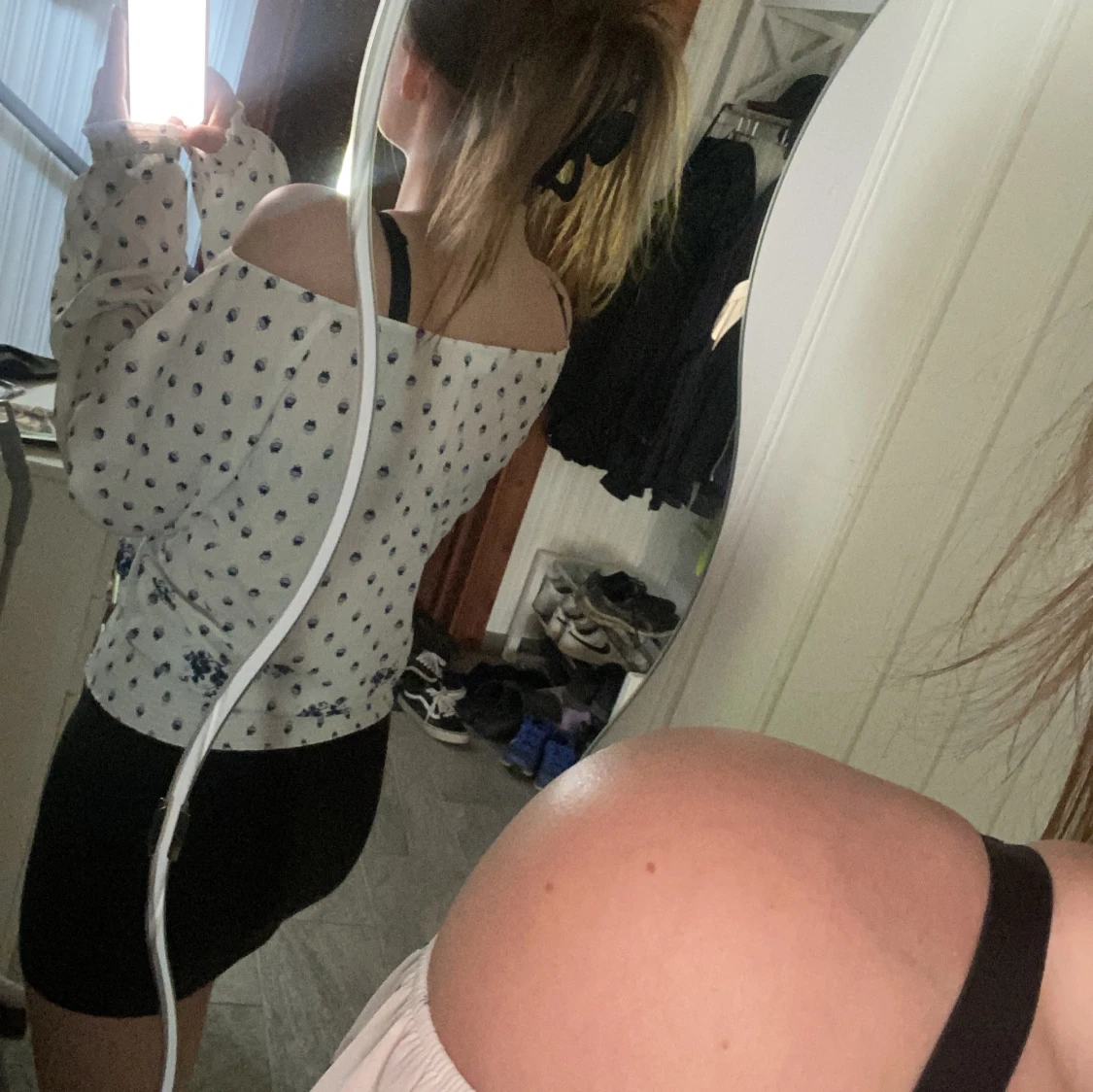 Offshoulder blus från KappAhl, vit/blå - 1