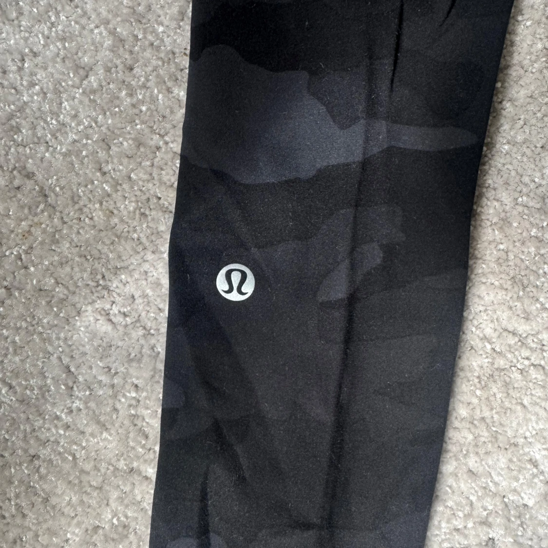 Svarta camo leggings från Lululemon - 1