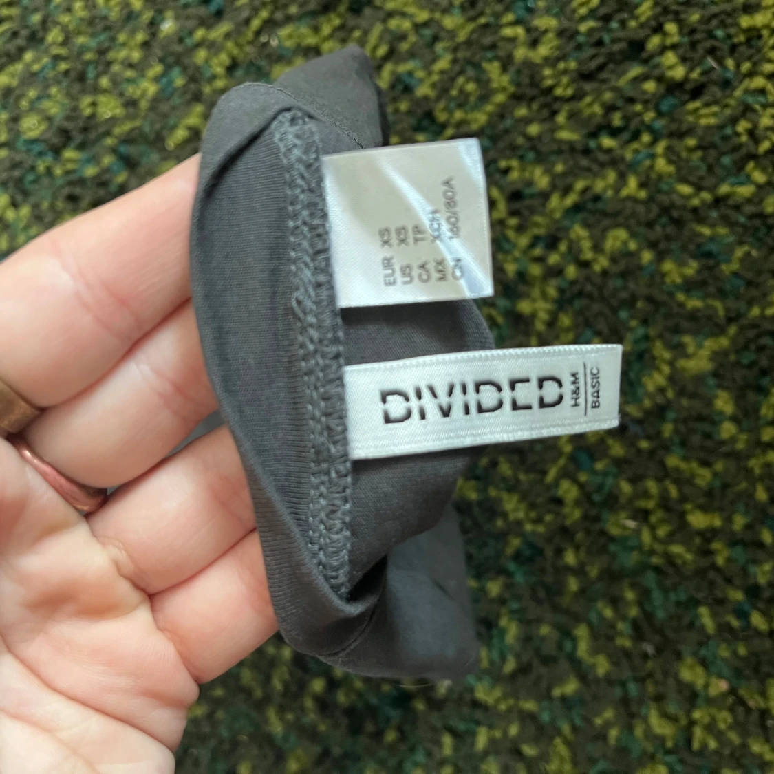 Mörkgrå t-shirt från Divided - 2