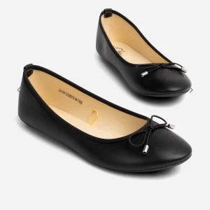 Svarta ballerinaskor med rosett -  Helt oanvända ballerina skor då de var för små för mig. I storlek 39