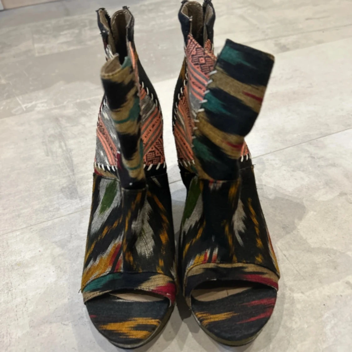 Färgglada kilklackar från ALDO