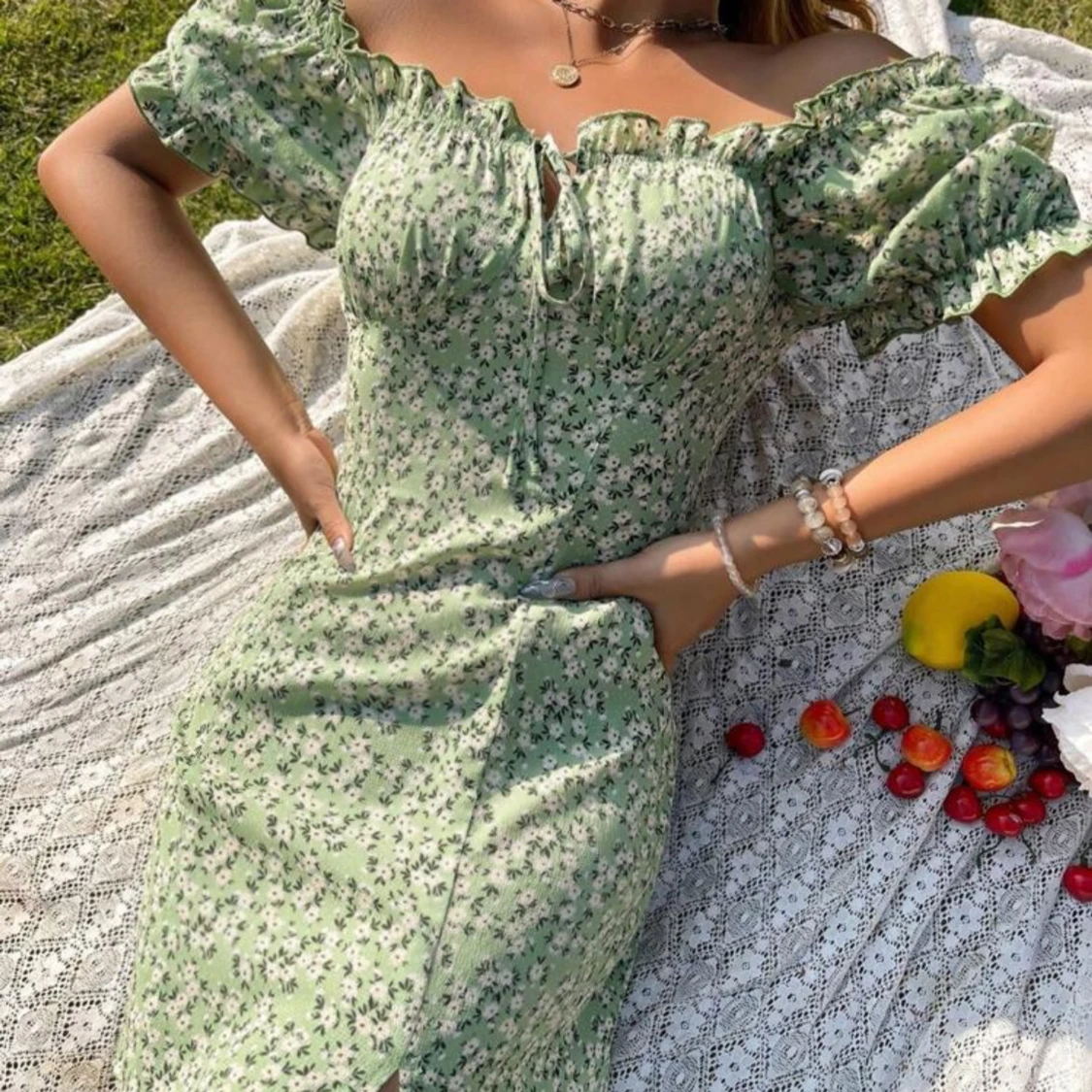 Grön blommig klänning
