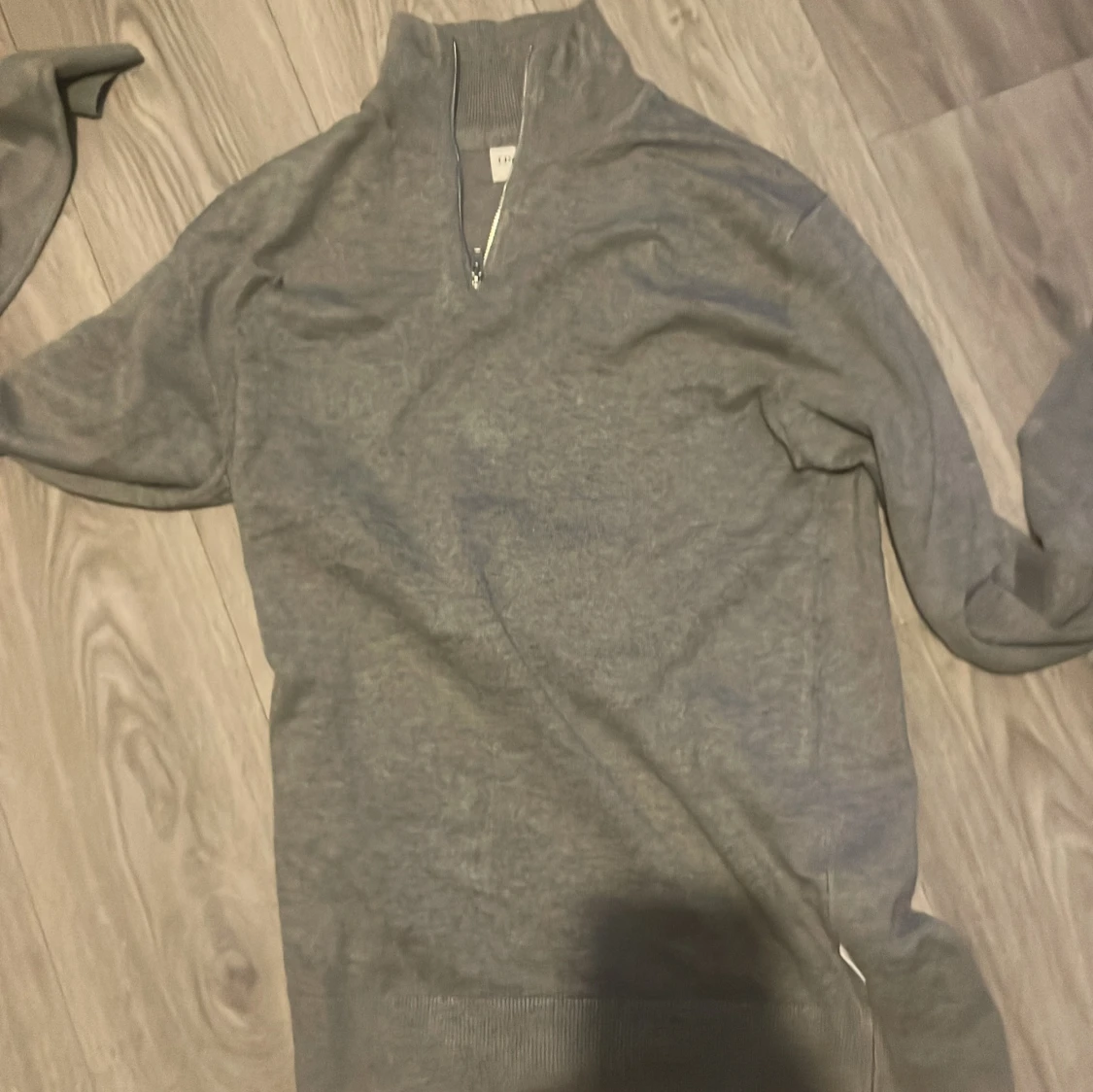 Grå tröja halfzip från Lindbergh