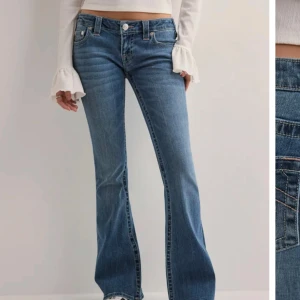 True Religion bootcut jeans blå - Ultra low bootcut jeans från true religion. Super snygga! 