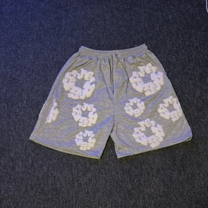 Gråa Denim Tears shorts  - Gråa shorts från Denim Tears                              ⚠️Fake⚠️