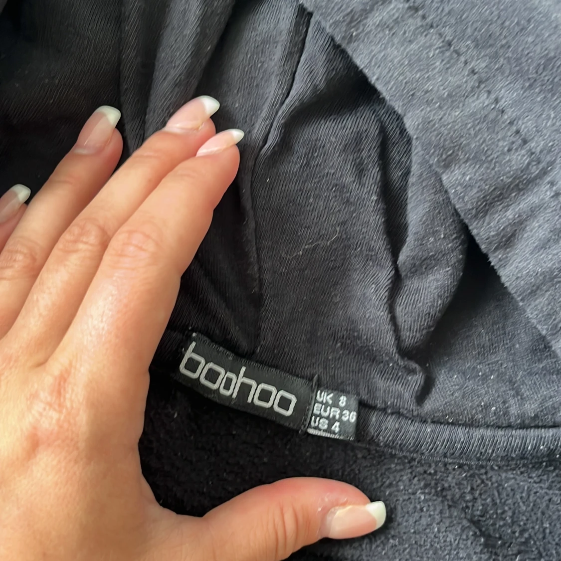 Svart hoodie med dragkedja från Boohoo - 1