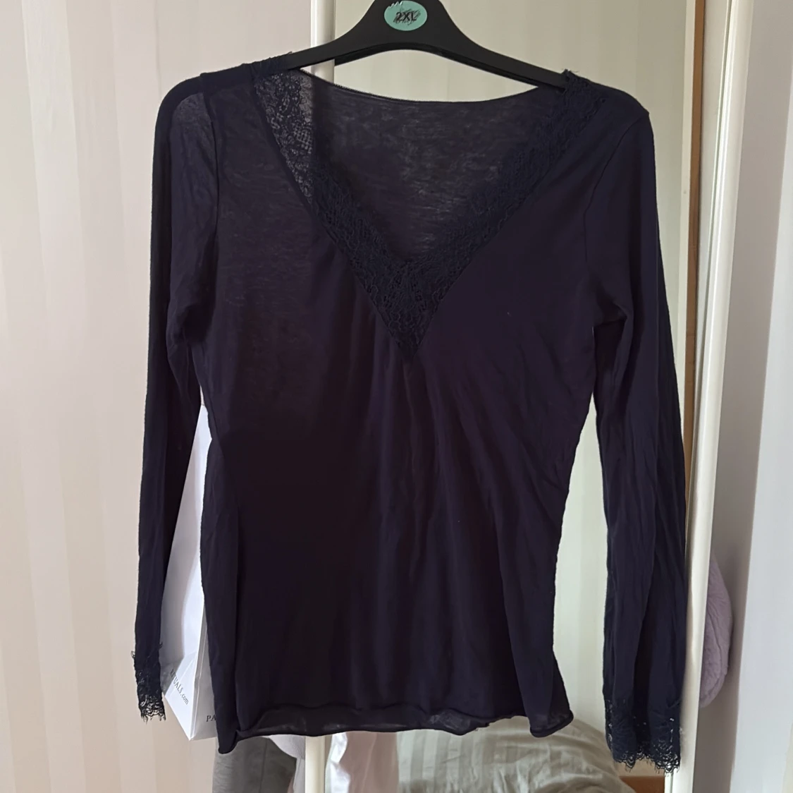 Mörkblå tröja från Intimissimi