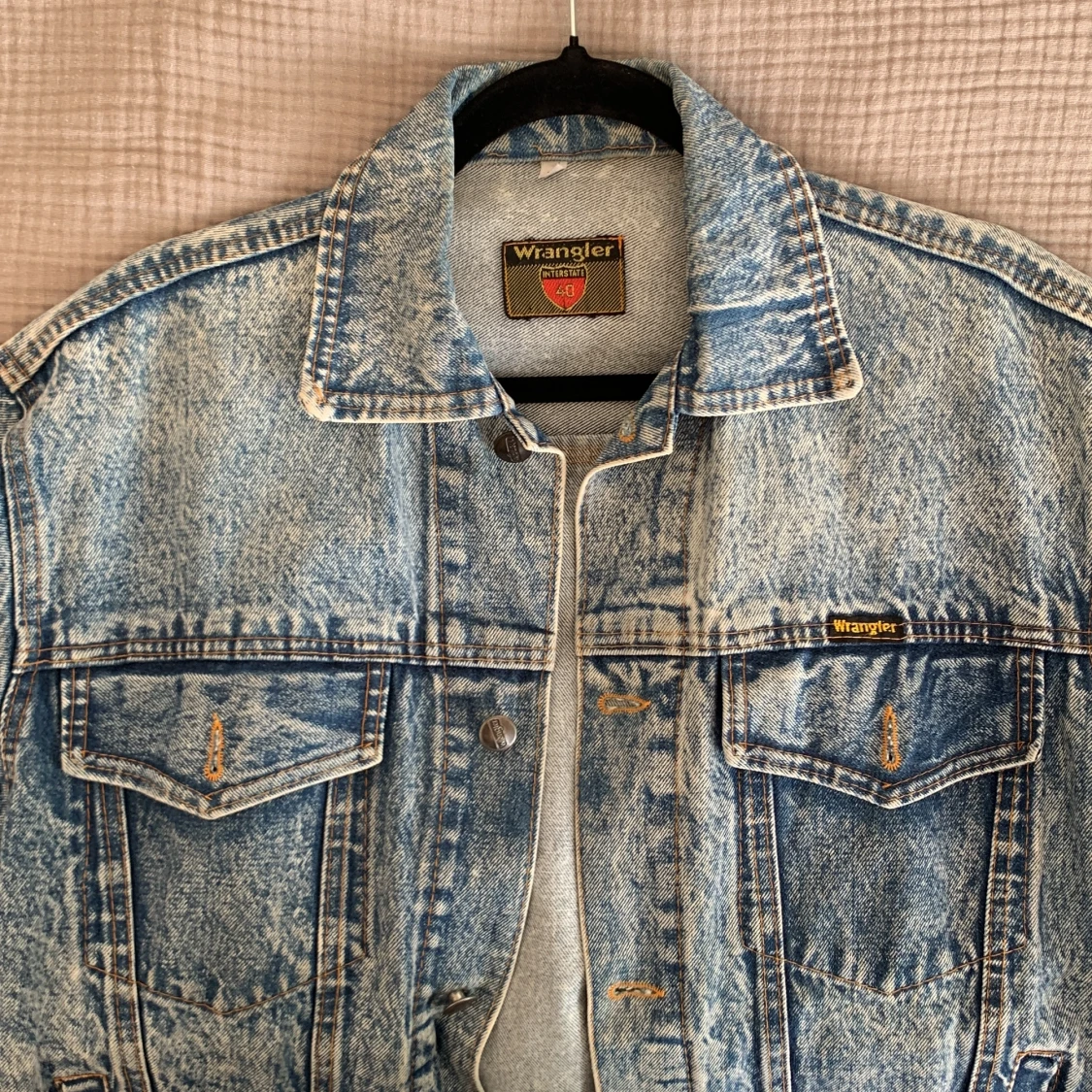 Blå jeansjacka från Wrangler - 2