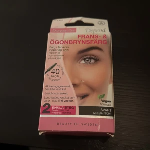 Frans- och ögonbrynsfärg Beauty of Sweden - Färgsats för fransar och bryn från Beauty of Sweden. Ger intensiv och långvarig färg, håller upp till 6 veckor. Finns i flera nyanser som svart, brun, mörkbrun och blåsvart. Perfekt för att snabbt och enkelt fixa markerade fransar och bryn hemma.
