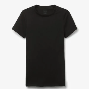 Svart intimissmi T-shirt - Stilren intimissmi T-shirt använd sparsamt men sitter lite för löst på mig nu💕