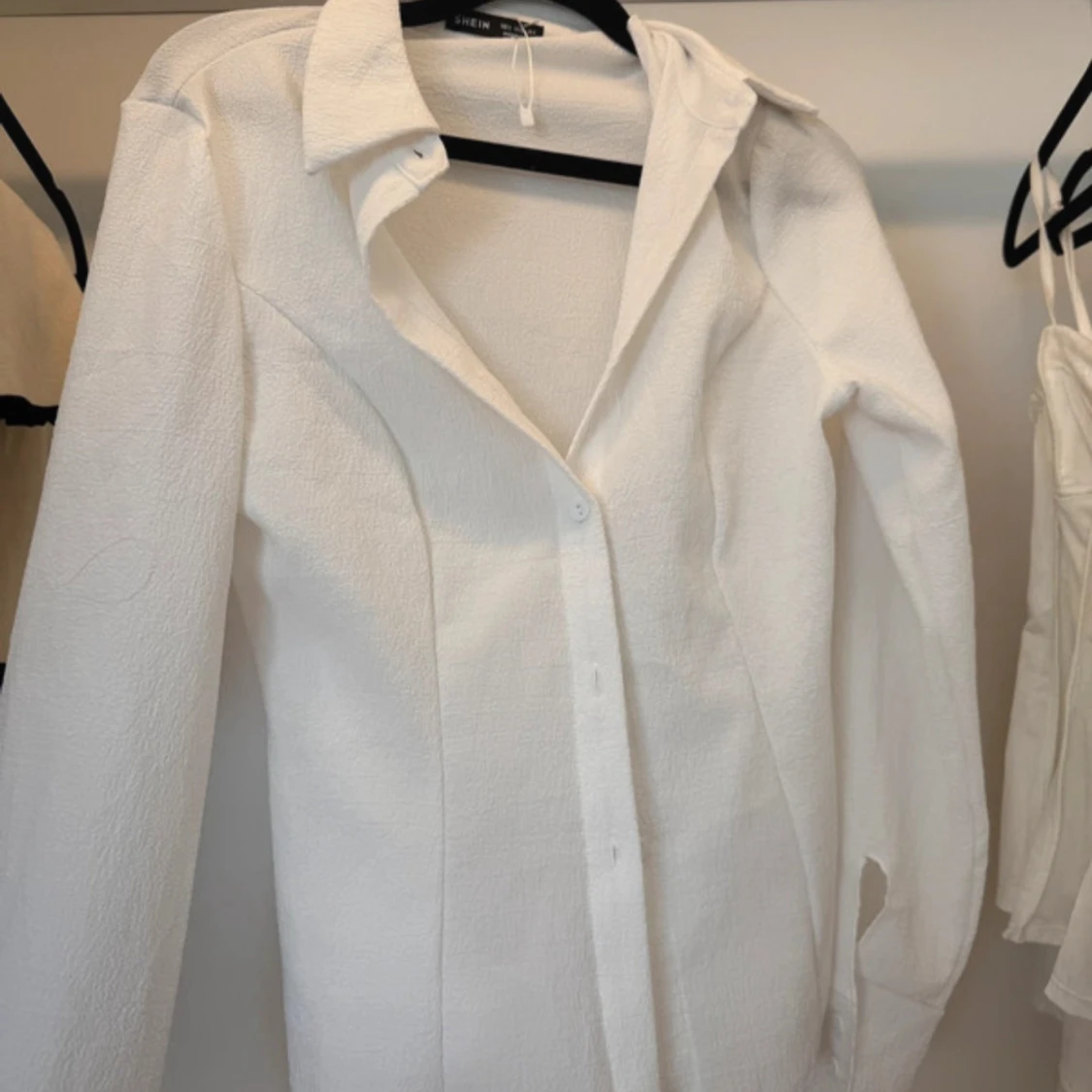 Vit skjorta med struktur från SHEIN - 1