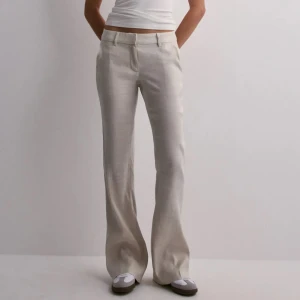 Low Waist Linen Flare Pants - Helt nya med prislappen kvar. Dom är slutsålda. 