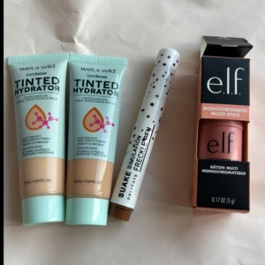Smink! Allt för 50kr - Multi sticken är endast testad. Samt den ena wet n wild är testad en gång.       Två Wet n Wild Tinted Hydrator Fair/light medium . En Suake Freckle Pen för fräknar i brun och en e.l.f Monochromatic Multi-stick i färgen ”Glistening peach”.