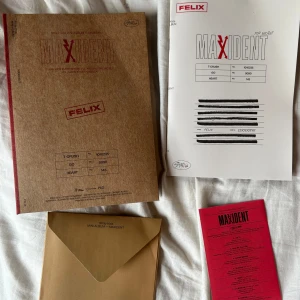 Maxident felix version  - No photocard or postcard, only what's in the picture. Outside slightly bent 