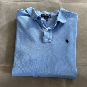 Ralph Lauren pike GE PRISFÖRSLAG  - Skick: 9/10 | Storlek: L (barn) | Motsvarar XS | Passar perfekt för dig som är 165-170 | Nypris: 1300 | Mitt pris: Ge prisförslag | Hör av er vid frågor. 