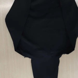 Svart hoodie från Polo Ralph Lauren - Svart hoodie från Polo Ralph Lauren ALDRIG ANVÄNDTS. Säljs eller bytes för samma fast i kofta