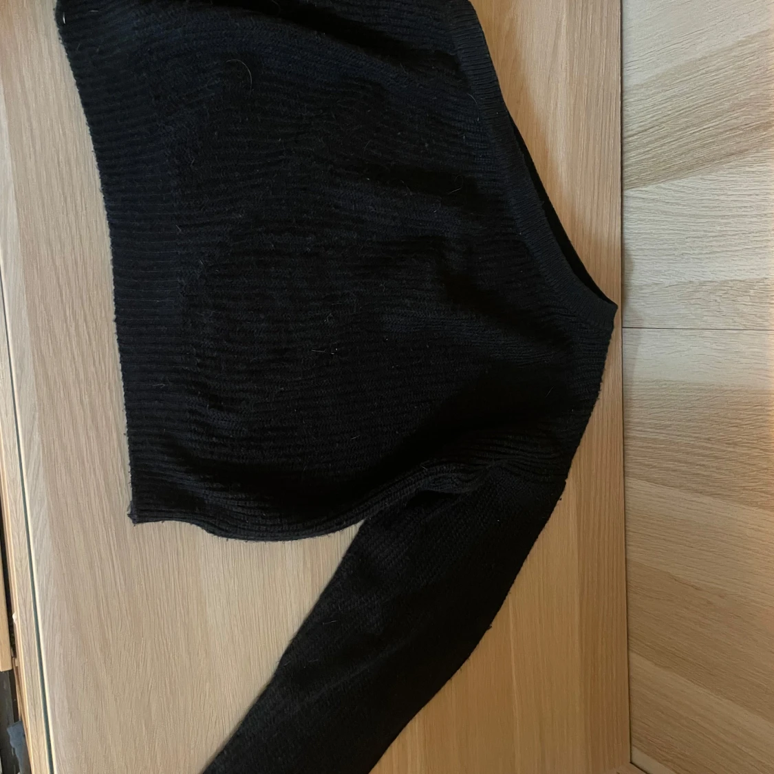 Svart offshoulder stickad tröja - 2