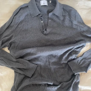 Pullover tröja Bläck - Pullover Tröja grå från Bläck i storlek S. 