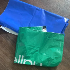 Påsar - 2 st sellpy påsar, en väldigt stor blå o en mindre grön
