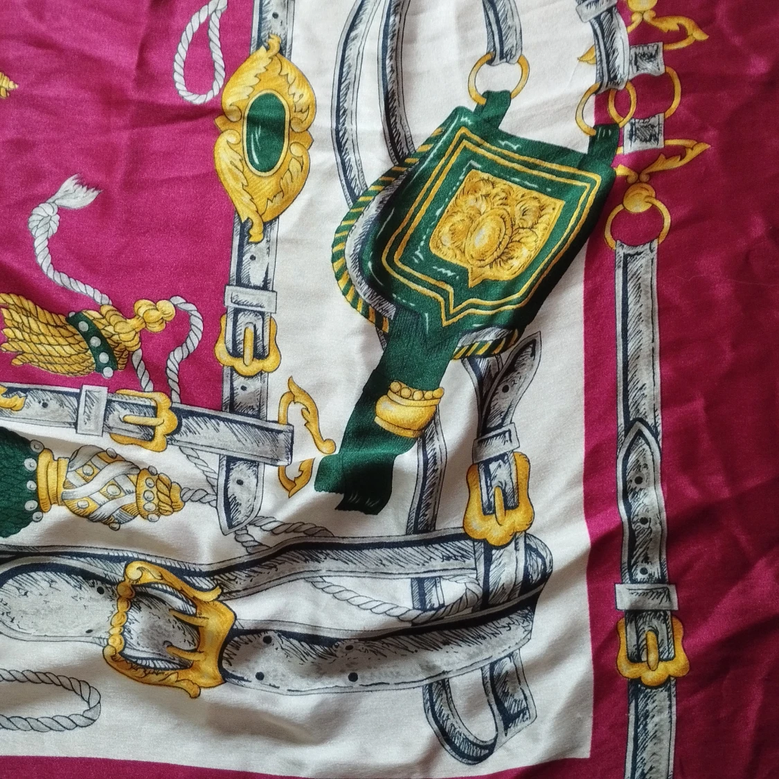 Silky scarf med ridinspirerat mönster - 1