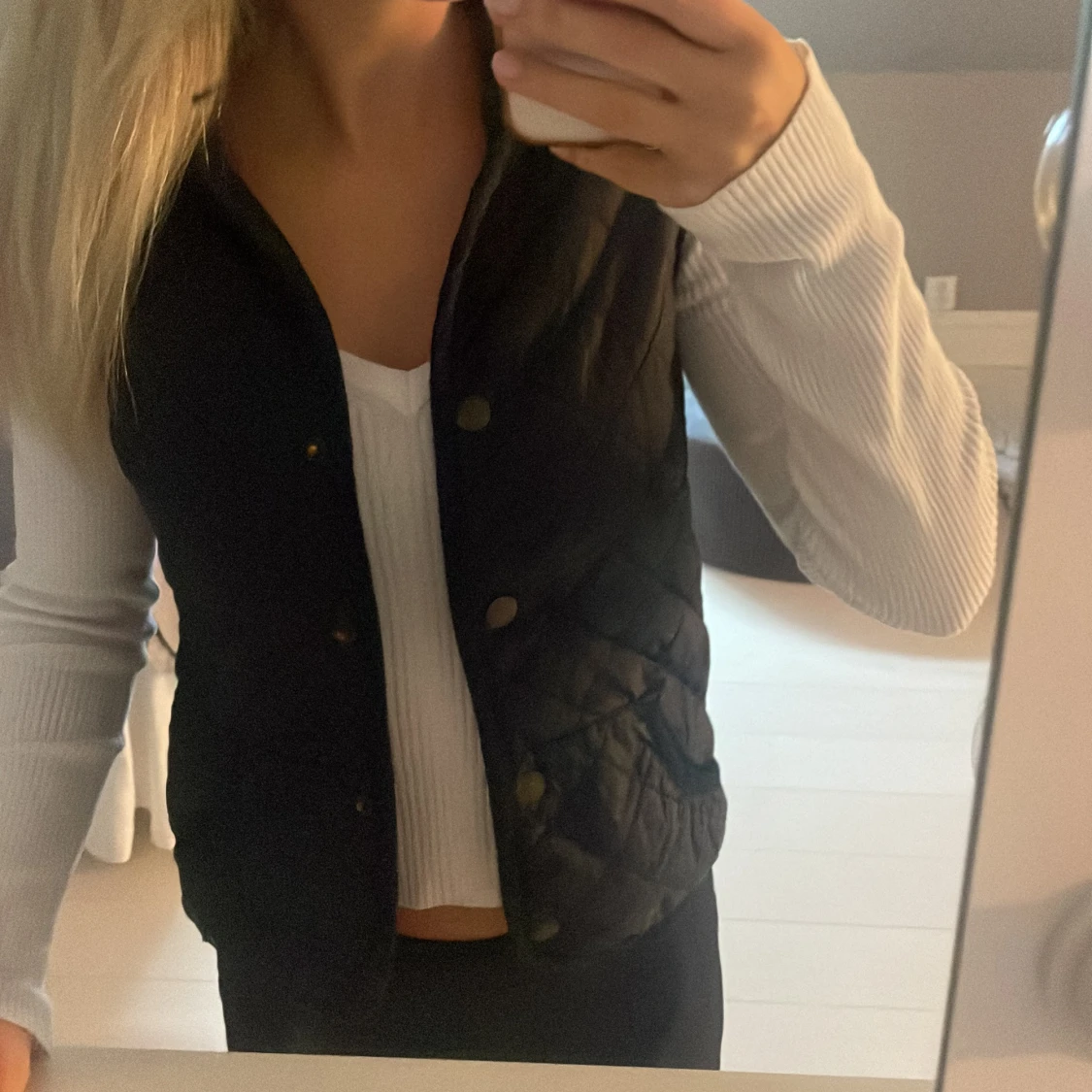 Svart quiltad dunväst från SVEA - 3