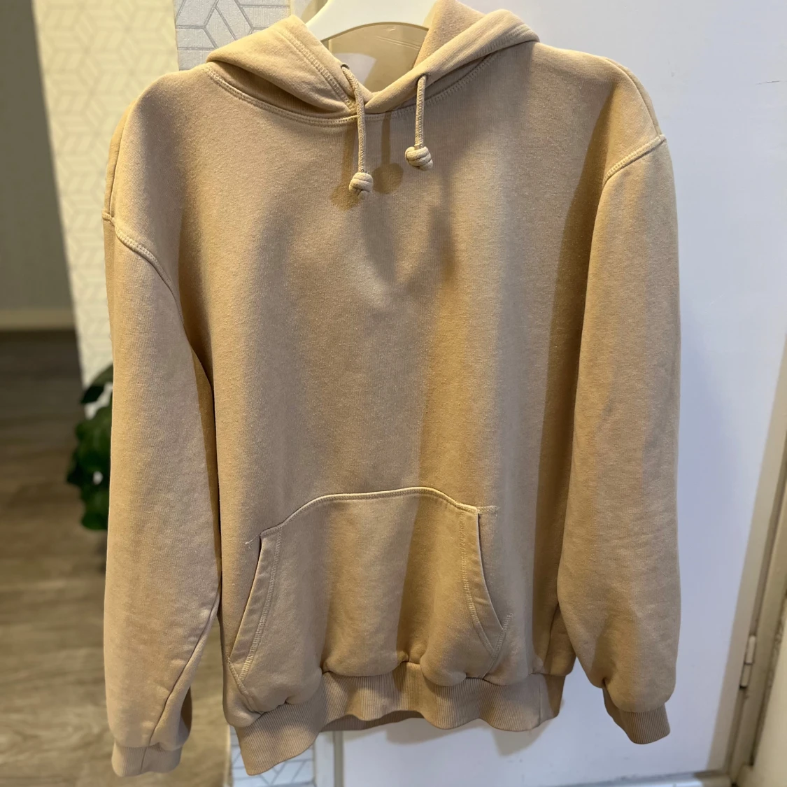 Beige hoodie från H&M Divided