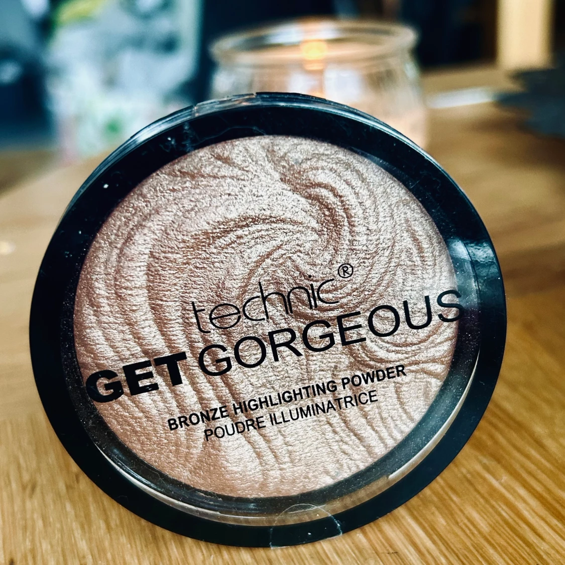 Technic ”Get Gorgeous” Bronze Highlighting powder! - 2