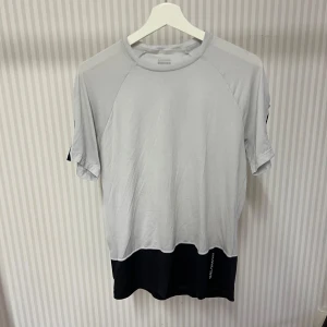 Salomon T shirt  - Tränings T shirt från Salomon, vit/svart 