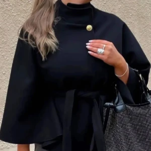 Svart poncho missay!! - Säljer den supertrendiga ponchon från missay!! Endast testad så i nyskick!! 