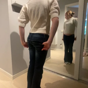 Trendig Gina tröja🤍🌸 - En fin vit tröja från Gina med puff armarmar!😙🩷jag har and vänt den 1 gång!🌸✨