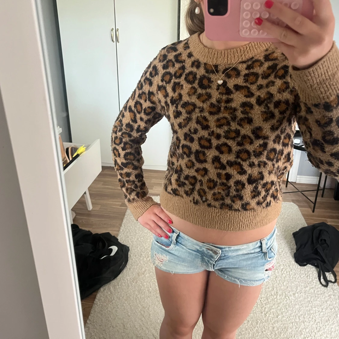 Leopardmönstrad stickad tröja