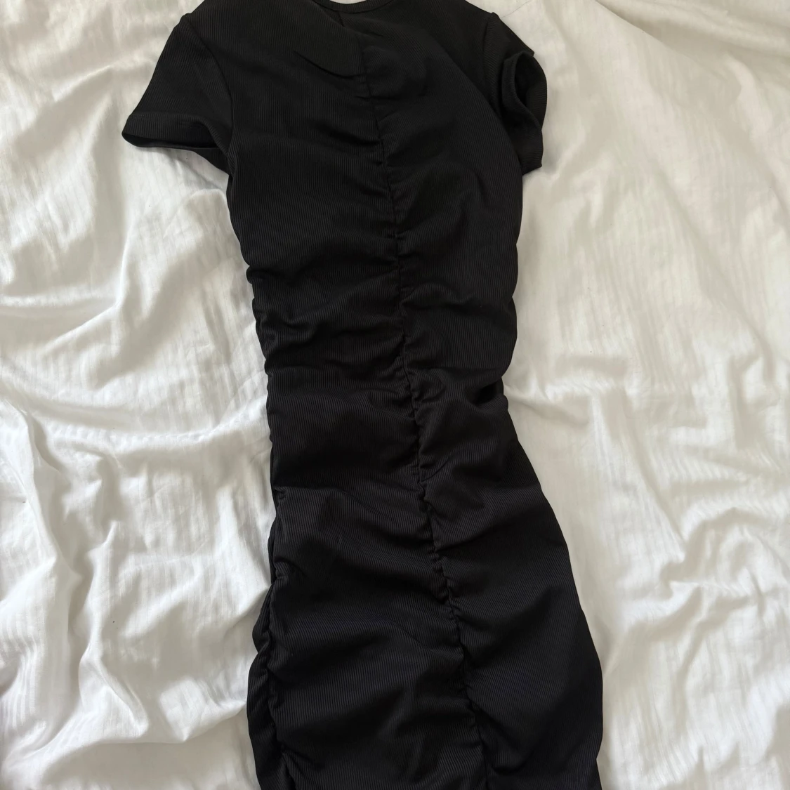 Svart ribbad kortklänning H&M Divided