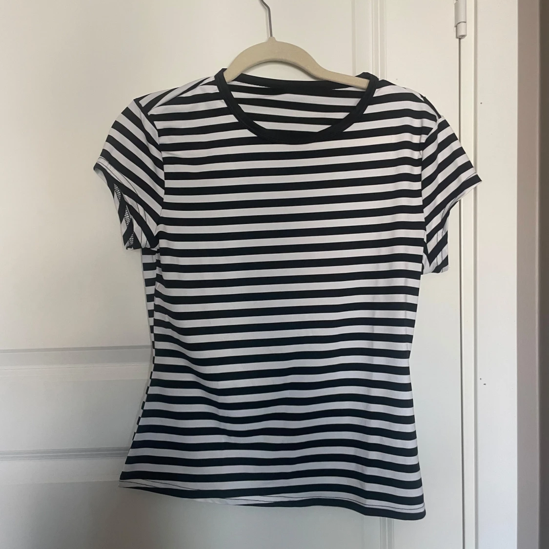 Fint klädpaket – kjol + toppar i neutrala toner 🖤🤍 - 3