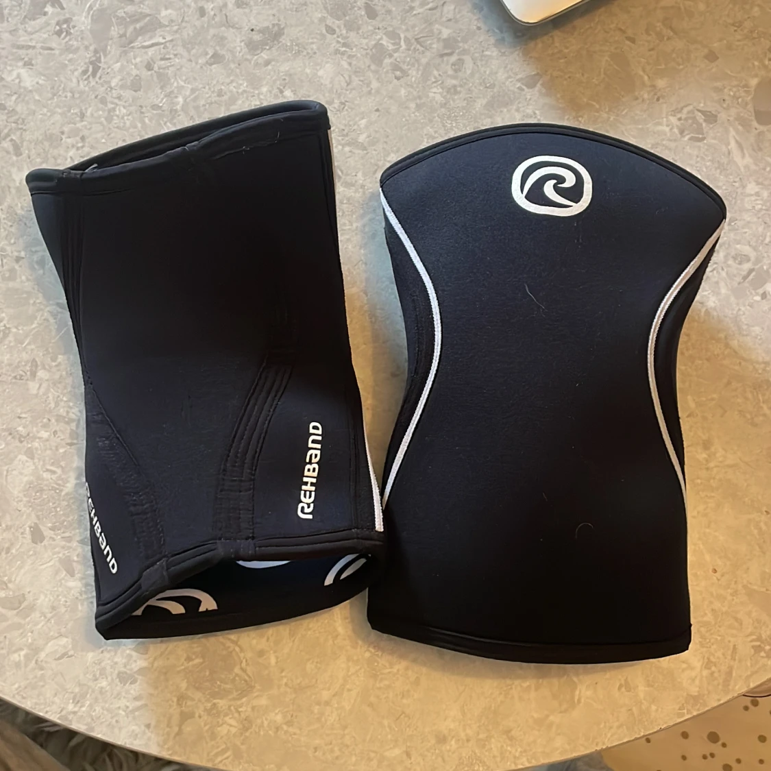 Knee sleeves/knäskydd från rehbrand