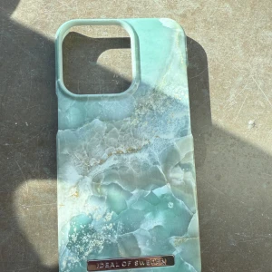 Mobilskal från Ideal of Sweden - Nytt mobilskal från iDeal of Sweden till iPhone 13 Pro. Aldrig använt. Kom gärna med prisförslag💙