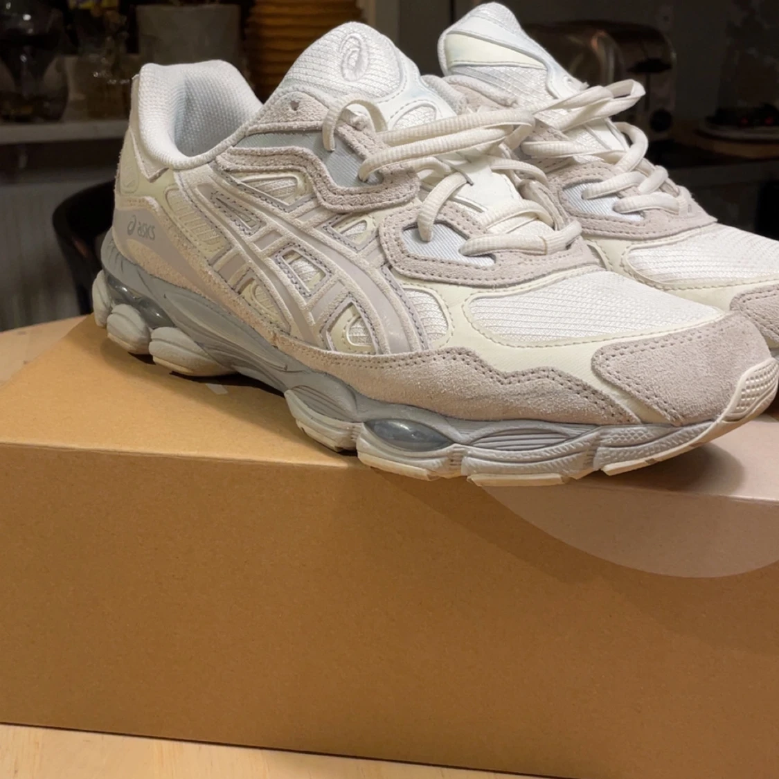 Vita sneakers från Asics - 3